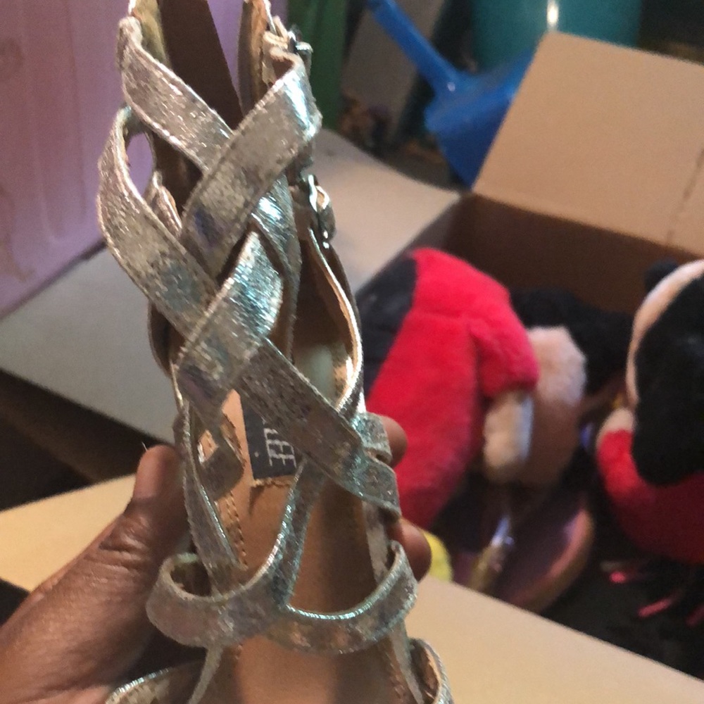 Silver heels - Picture 3 of 3